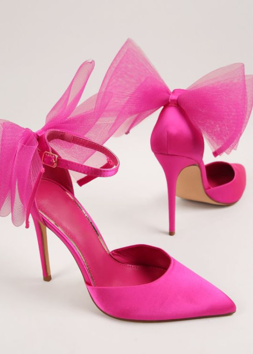 Heels in the color of Barbie