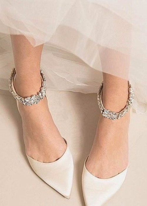 The top high-heel sandals